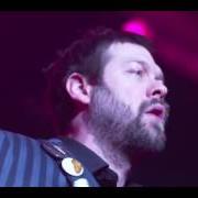 Der musikalische text GOODBYE KISS von KASABIAN ist auch in dem Album vorhanden Live! (2012)