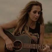 Der musikalische text GOLIATH IS DEAD von KASEY CHAMBERS ist auch in dem Album vorhanden Campfire (2018)