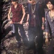 Der musikalische text SHOT von KAT-TUN ist auch in dem Album vorhanden Queen of pirates