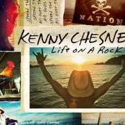 Der musikalische text MUST BE SOMETHING I MISSED von KENNY CHESNEY ist auch in dem Album vorhanden Life on a rock (2013)