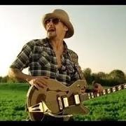 Der musikalische text COLLIDE von KID ROCK ist auch in dem Album vorhanden Born free (2010)