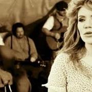 Der musikalische text PAPER AIRPLANE von ALISON KRAUSS ist auch in dem Album vorhanden Paper airplane (2011)