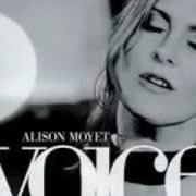 Der musikalische text CRY ME A RIVER von ALISON MOYET ist auch in dem Album vorhanden Voice (2004)