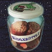 Der musikalische text WILLKOMMEN IM CAFE BAUCHSTICH von ALKBOTTLE ist auch in dem Album vorhanden Trivialkbottle (1997)