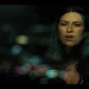 Der musikalische text PER VIVERE von LAURA PAUSINI ist auch in dem Album vorhanden Tra te e il mare (2000)