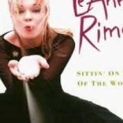 Der musikalische text WHEN AM I GONNA GET OVER YOU von LEANN RIMES ist auch in dem Album vorhanden Sittin' on the top of the world (1998)